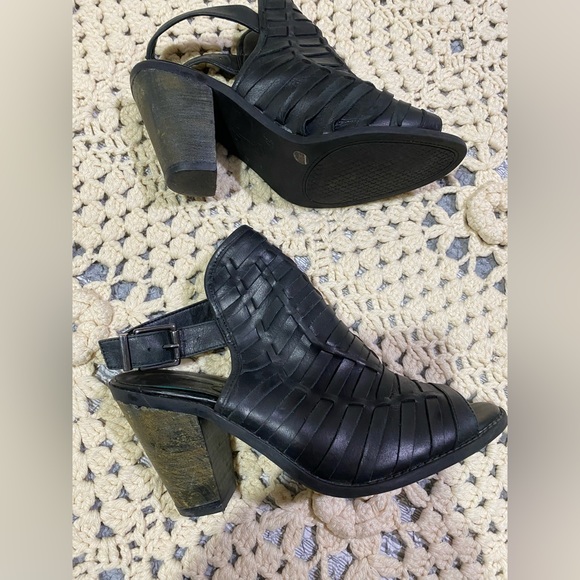 Jessica Simpson 
Shoes size 8.5 M / 38.5 
Leather upper 
Man/ made lining Sole - Picture 7 of 17